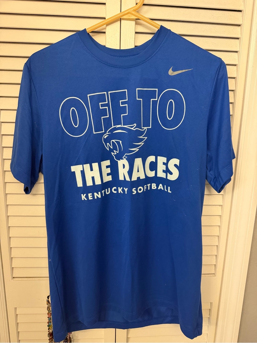 University of Kentucky Women’s medium softball shirt Nike